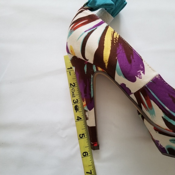 Michael Antonio Women's Floral Kaula Open Toe Pump - Picture 11 of 15